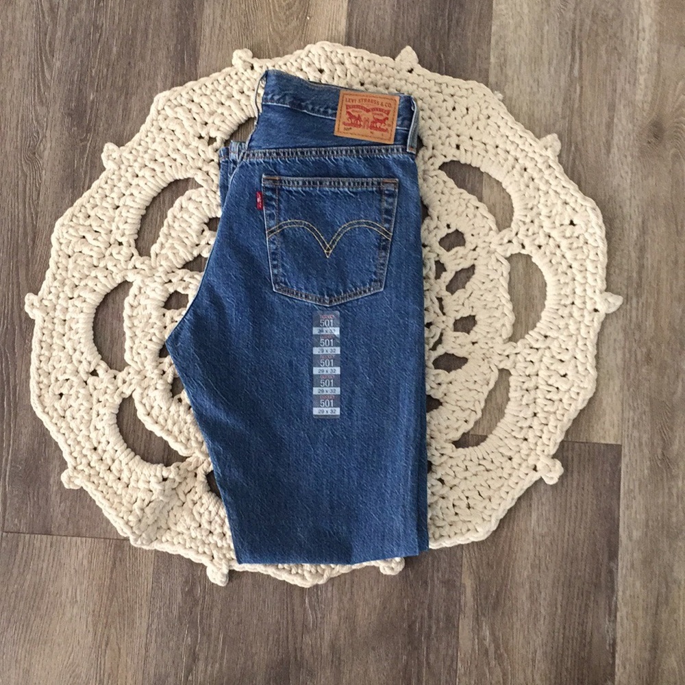 Levi 501 Jeans 👖medium wash. NWT